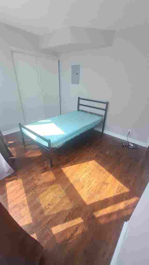 Room for a girl near Square One
