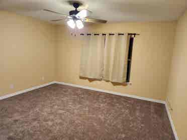 Spacious bedroom in Mandrain.