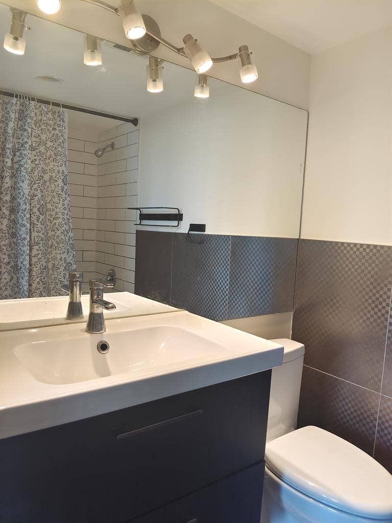 Baths BURNABY APARTMENT
