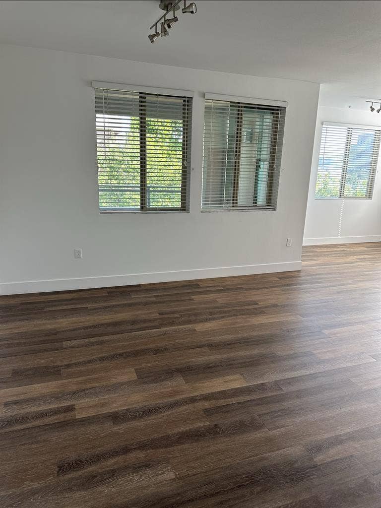 Luxury Top- Floor Private Bd/Bath