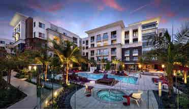 Luxury Top- Floor Private Bd/Bath