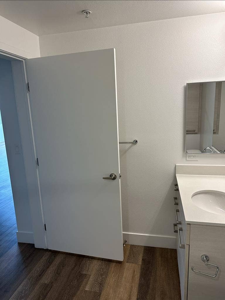 Luxury Top- Floor Private Bd/Bath