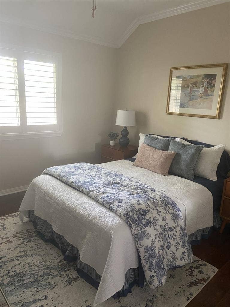Bright Room w/Private Bath!