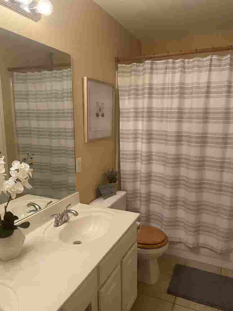 Bright Room w/Private Bath!