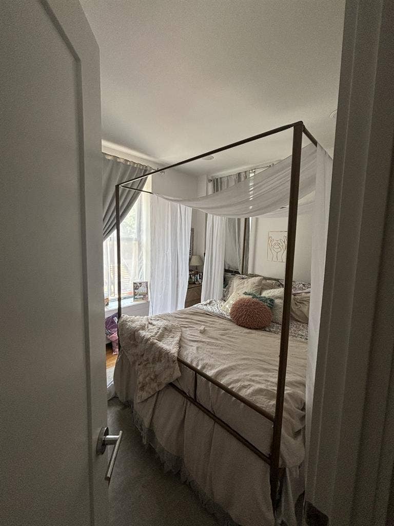 3rd roommate wanted!!