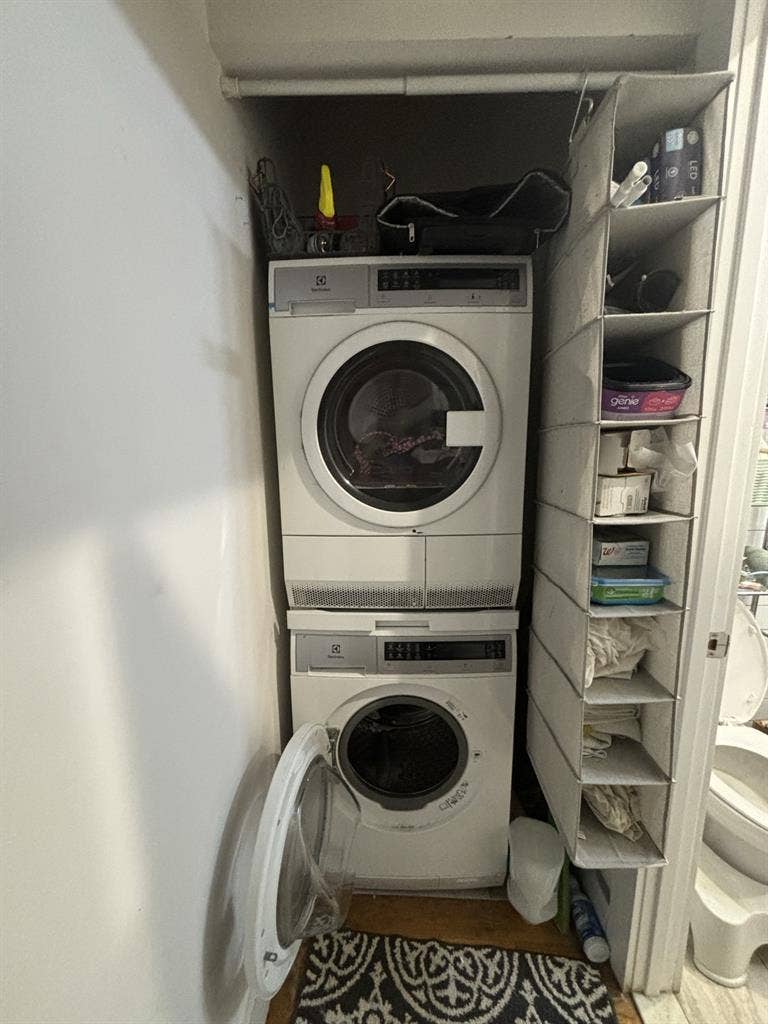3rd roommate wanted!!