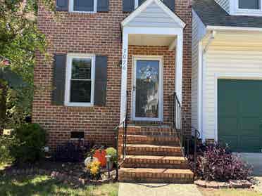 Beautiful townhouse with a room!