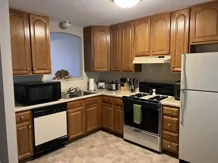 Furnished Room
Available Now!