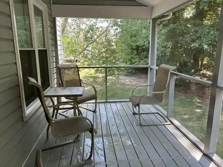 Furnished Room
Available Now!