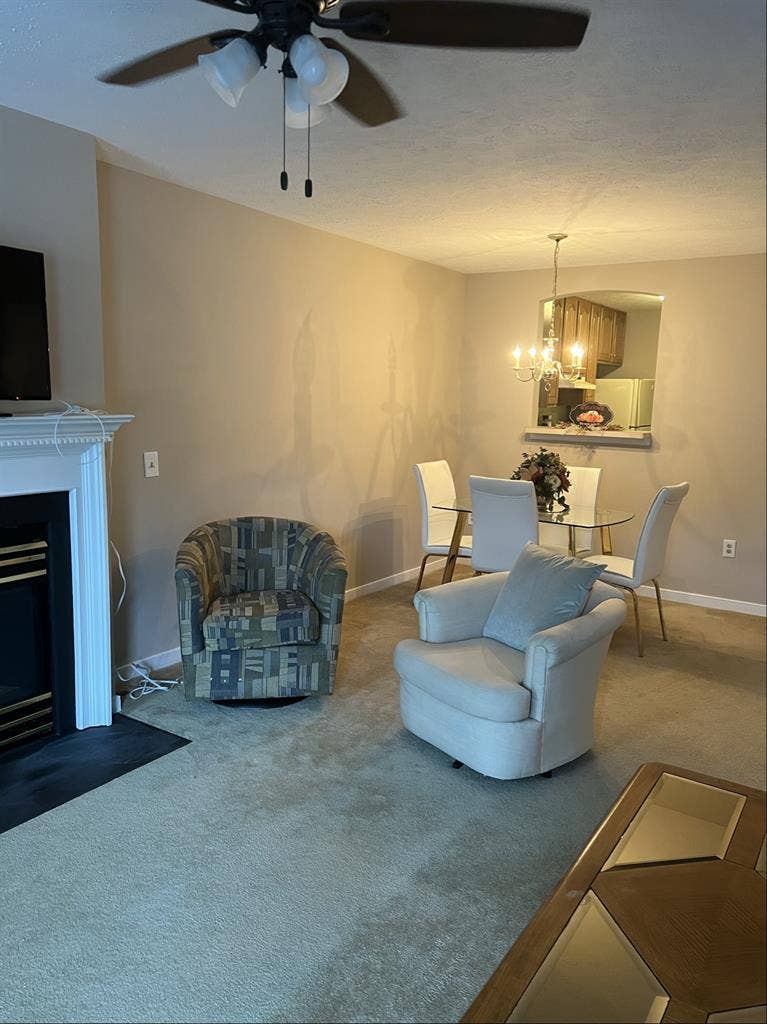 Beautiful townhouse with a room!