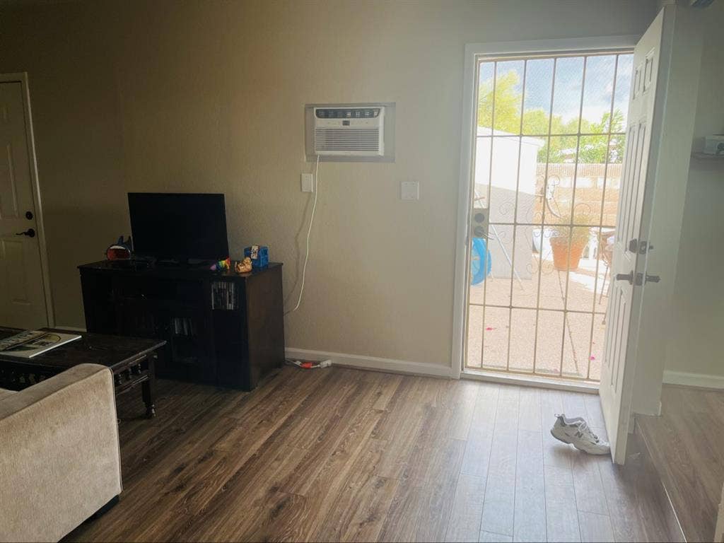 Great room to rent!