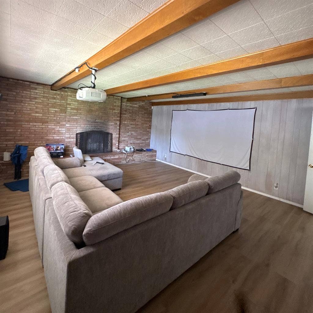 Spare room NE Albuquerque