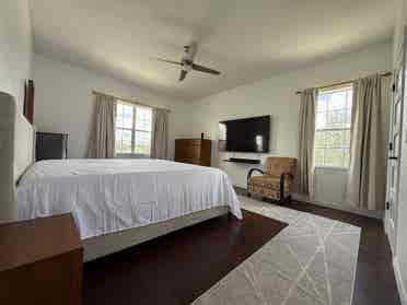 Newly Renovated Master In Avalon
