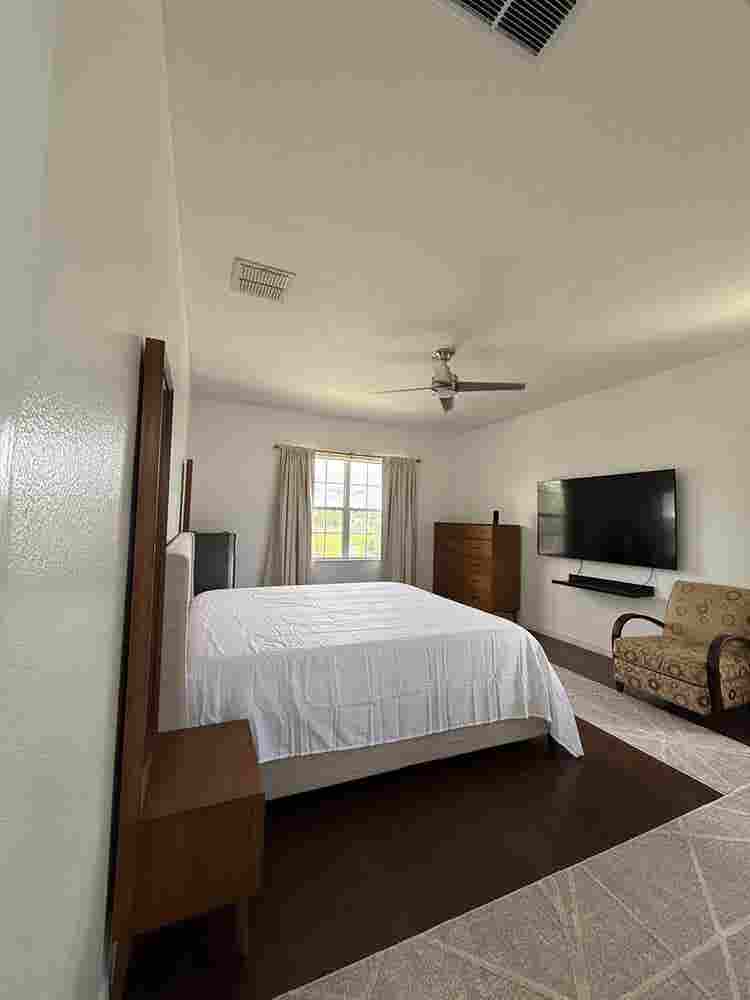 Newly Renovated Master In Avalon