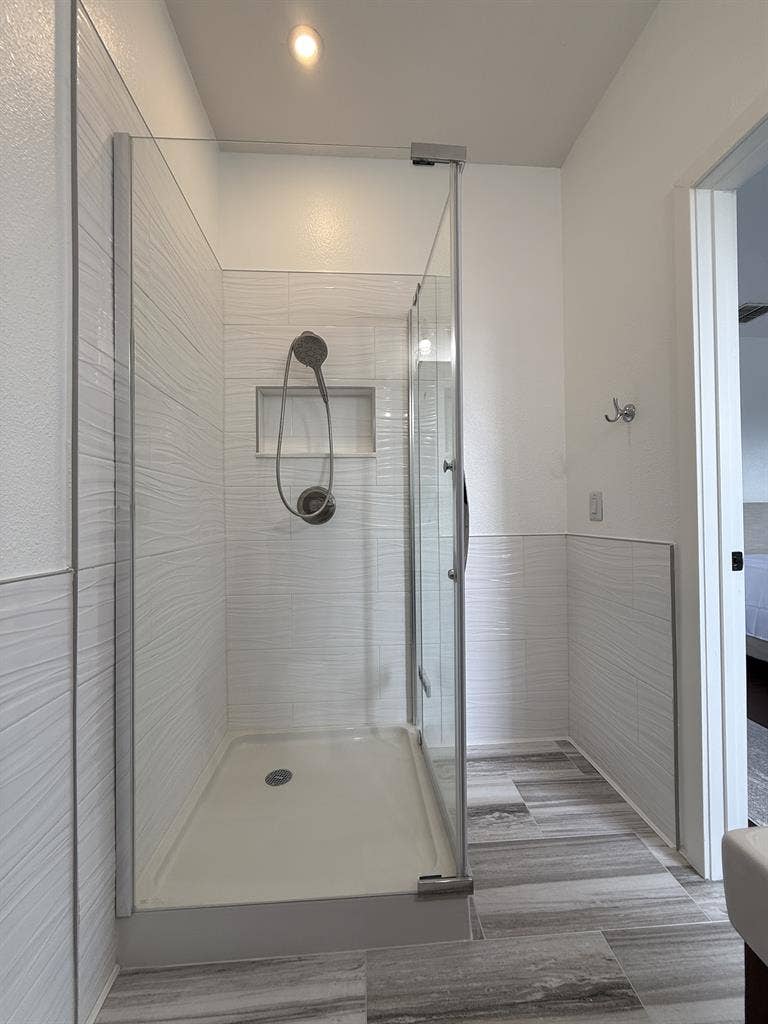 Newly Renovated Master In Avalon