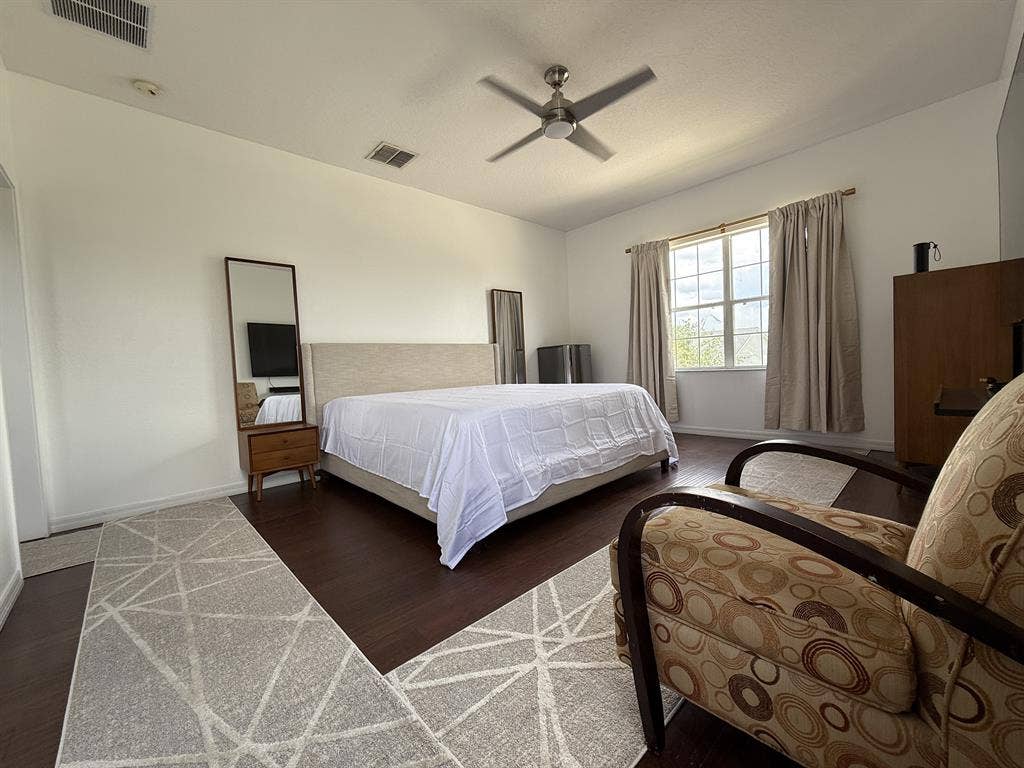 Newly Renovated Master In Avalon