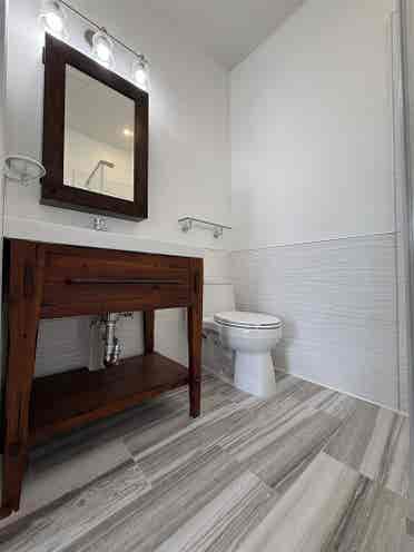 Newly Renovated Master In Avalon