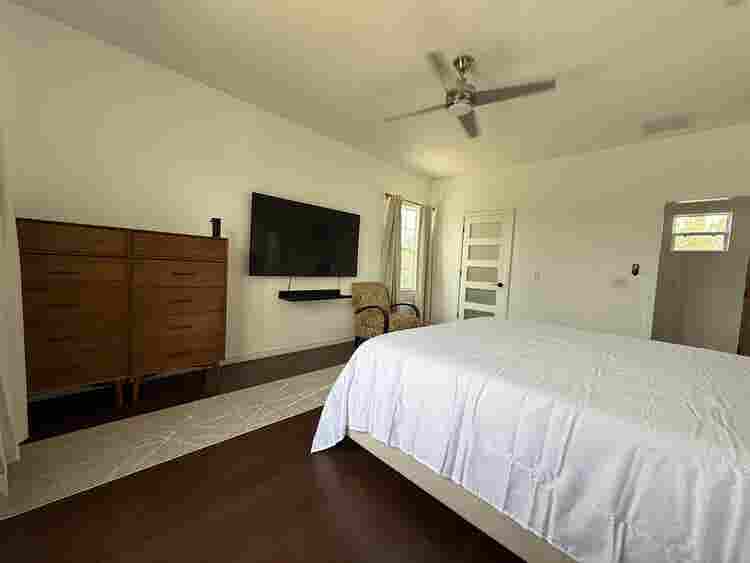 Newly Renovated Master In Avalon