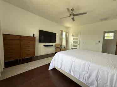 Newly Renovated Master In Avalon