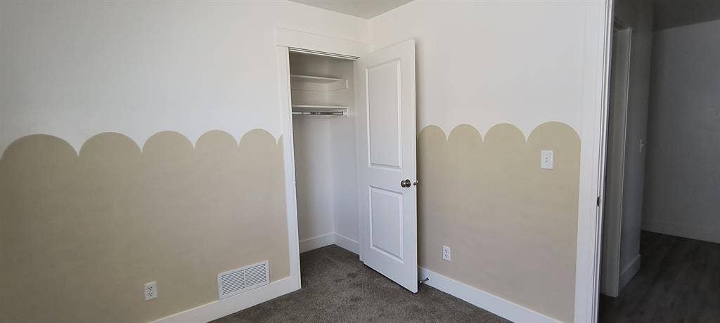 Cozy private room w/ street parking