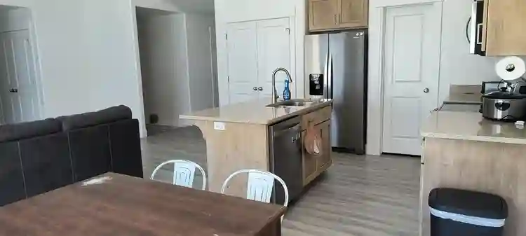 Cozy private room w/ street parking