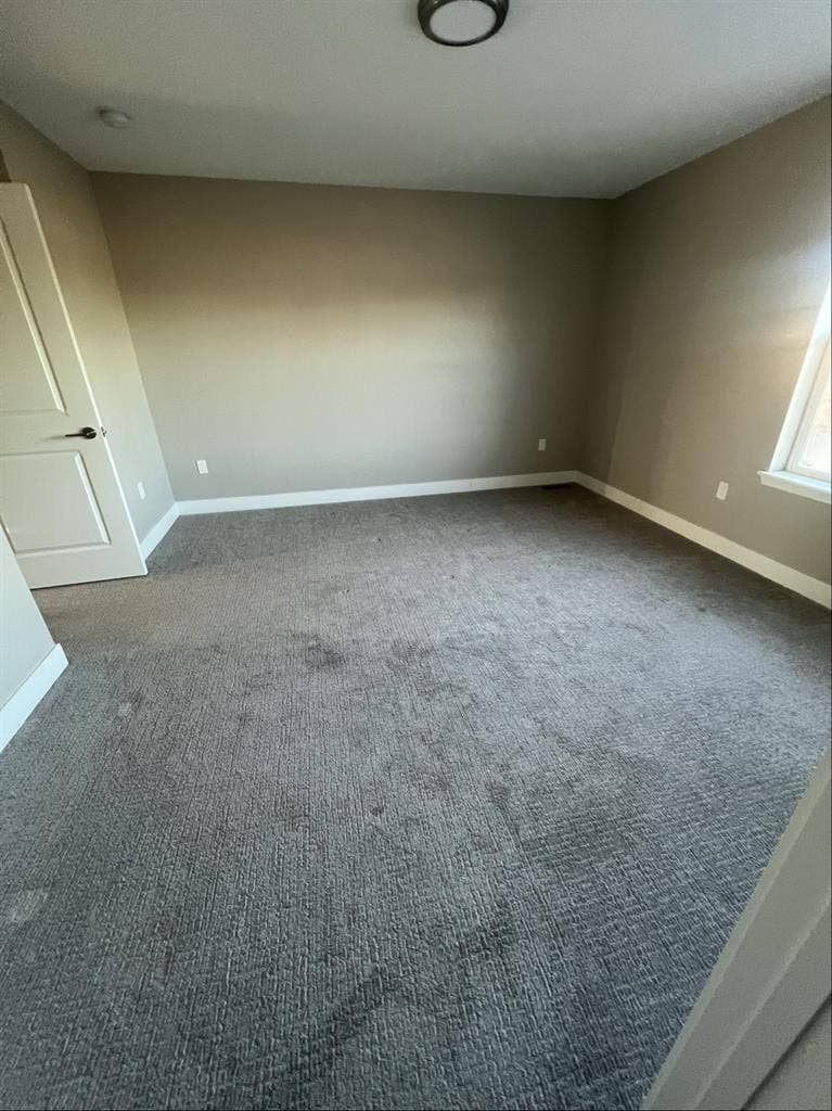 Female roommate- 1 bedroom