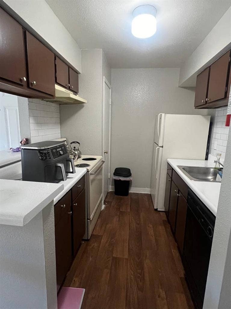 Roommate Needed – Med Center