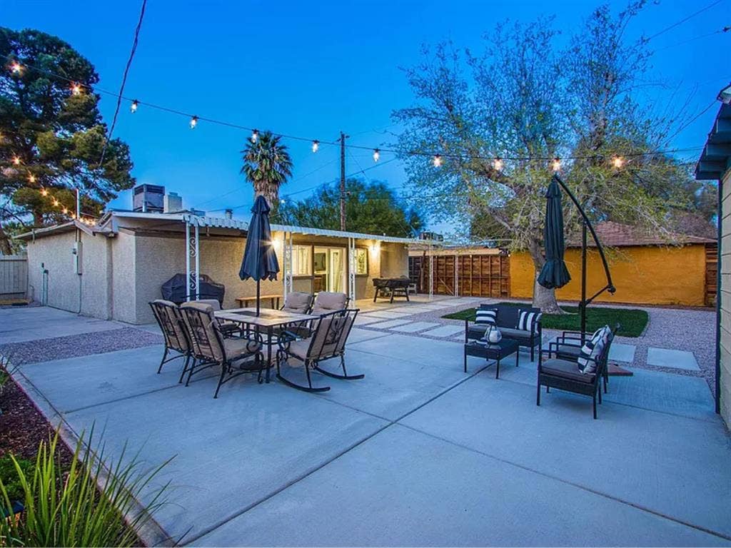 ROOM FOR RENT IN ART DISTRICT