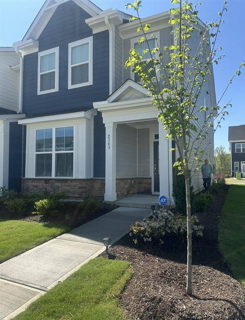 Modern Townhome Roommate Friendly!