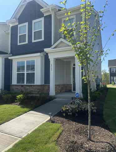 Modern Townhome Roommate Friendly!