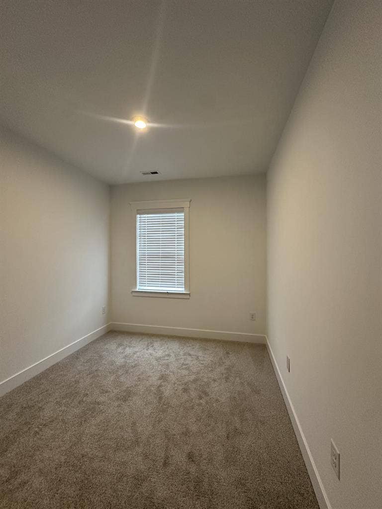 Modern Townhome Roommate Friendly!