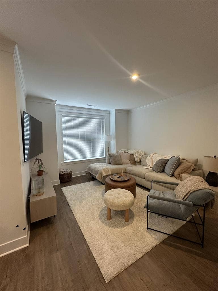 Modern Townhome Roommate Friendly!