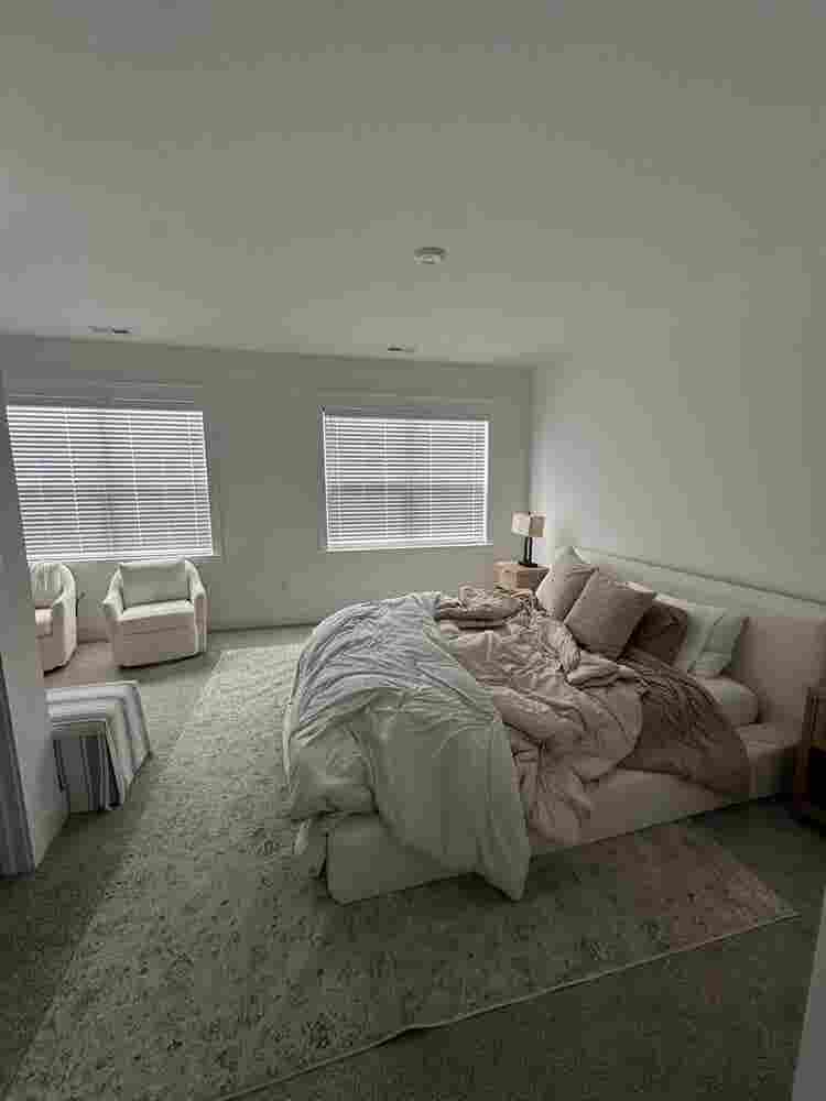 Modern Townhome Roommate Friendly!