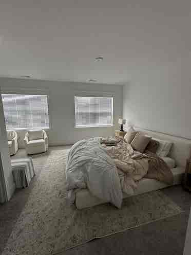 Modern Townhome Roommate Friendly!