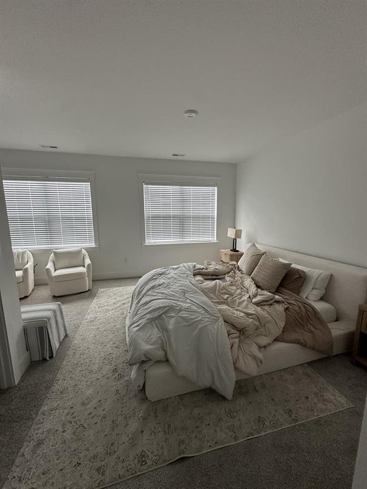 Modern Townhome Roommate Friendly!