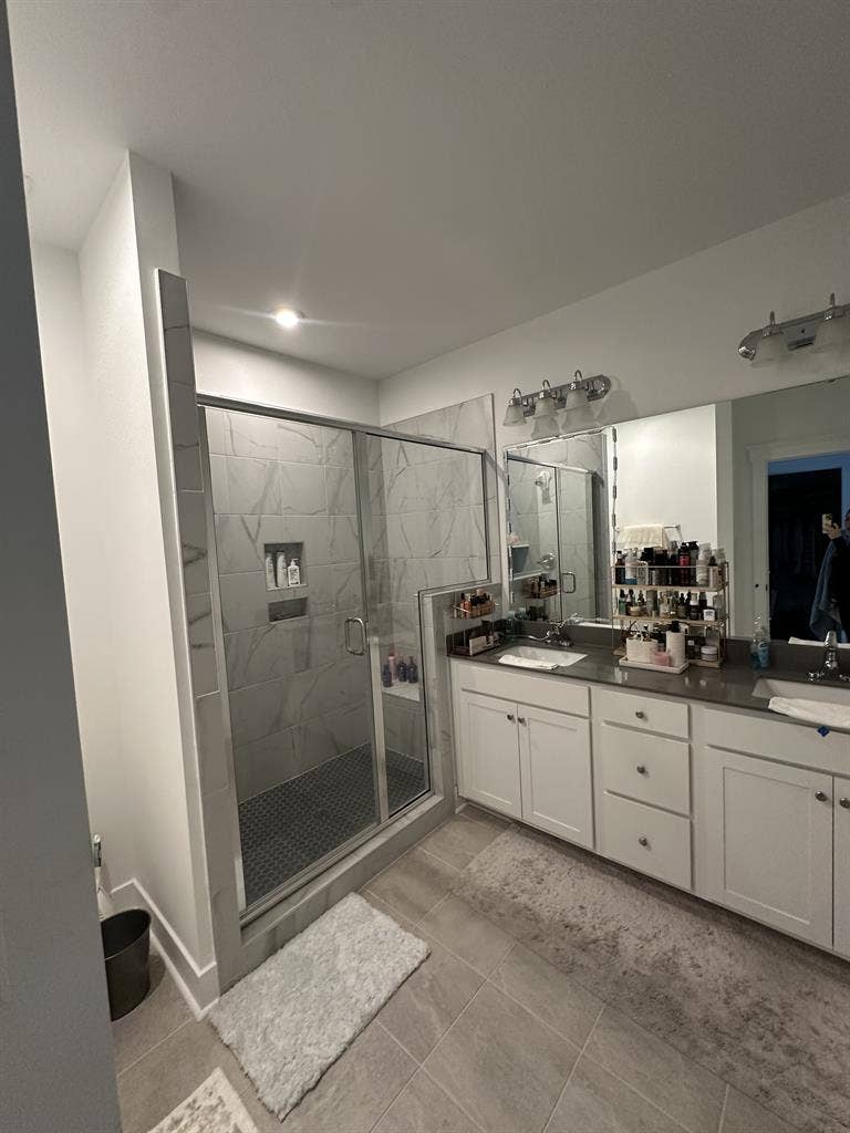 Modern Townhome Roommate Friendly!