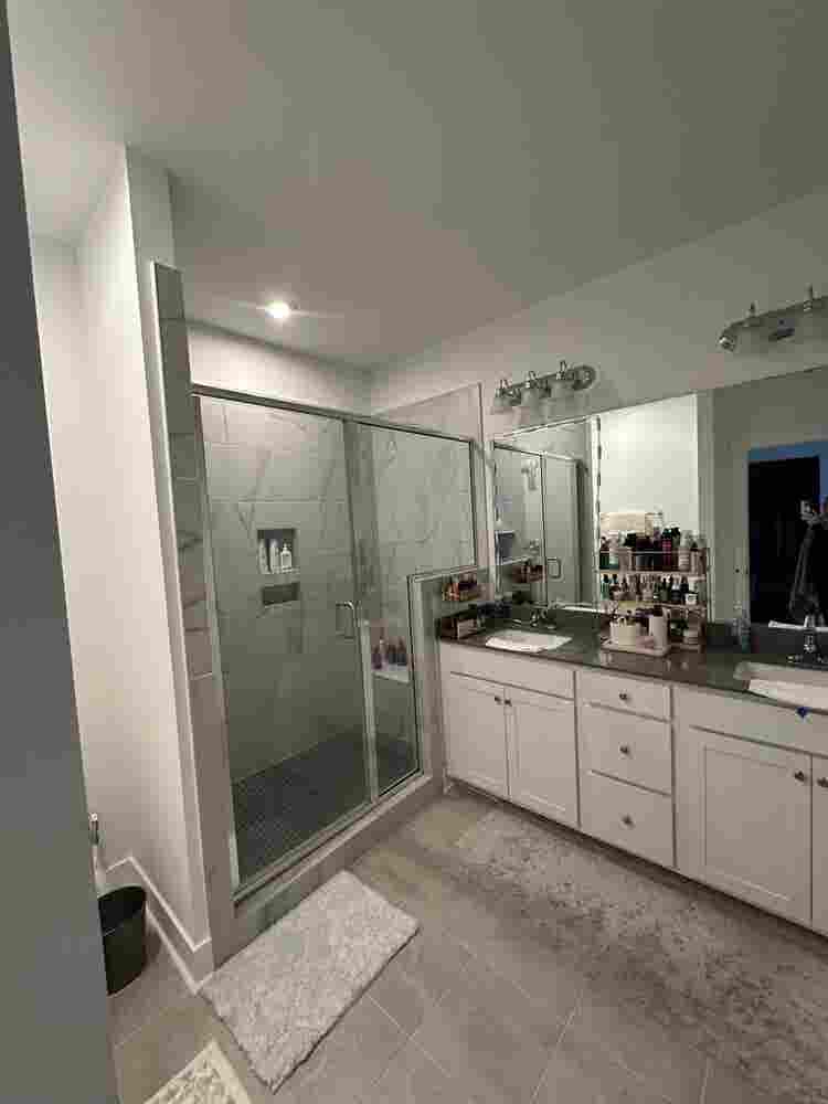 Modern Townhome Roommate Friendly!
