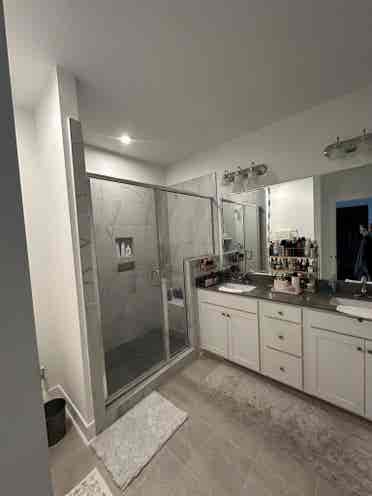 Modern Townhome Roommate Friendly!