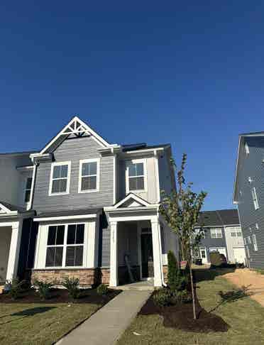 Modern Townhome Roommate Friendly!