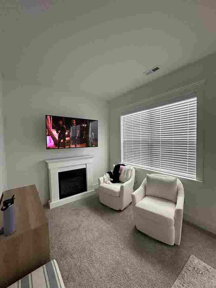 Modern Townhome Roommate Friendly!