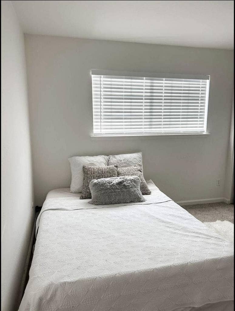 Room for rent with price bathroom