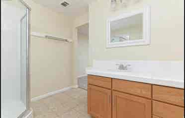Room for rent with price bathroom