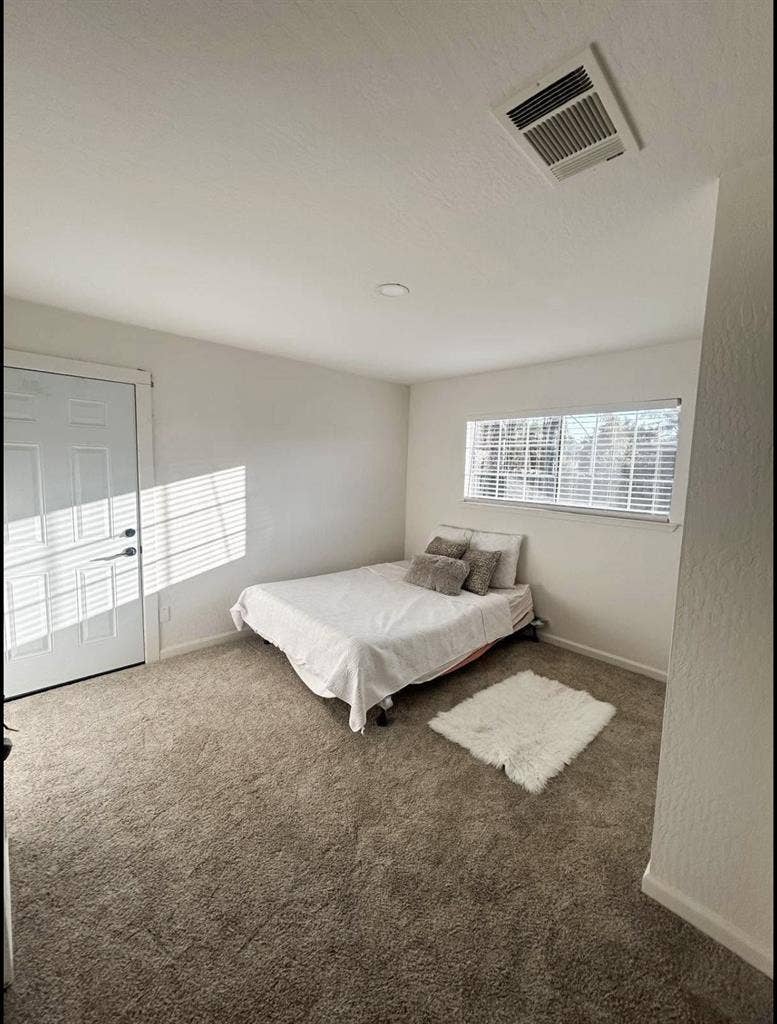 Room for rent with price bathroom