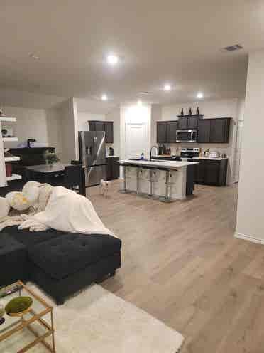 Looking for a roommate 🤗
