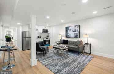 Modern & spacious basement apart