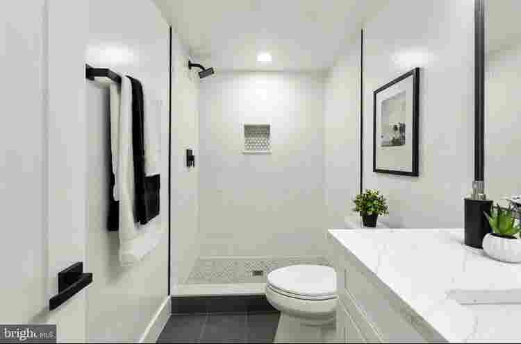 Modern & spacious basement apart