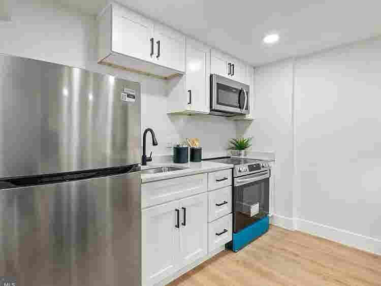 Modern & spacious basement apart