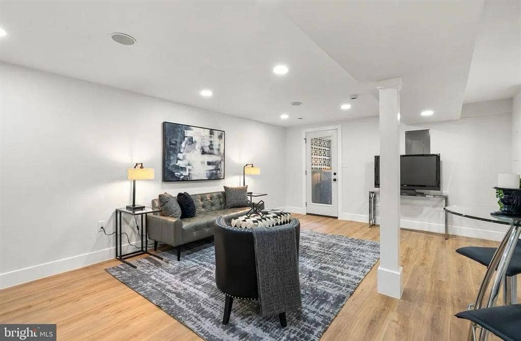 Modern & spacious basement apart