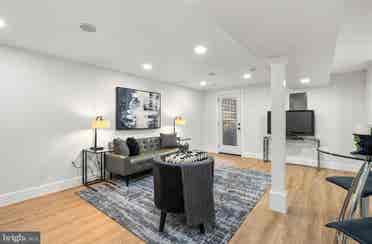 Modern & spacious basement apart