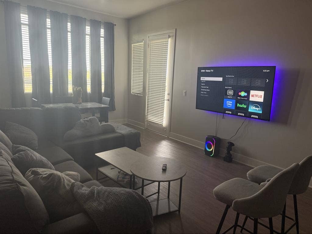 beautiful apartment to share